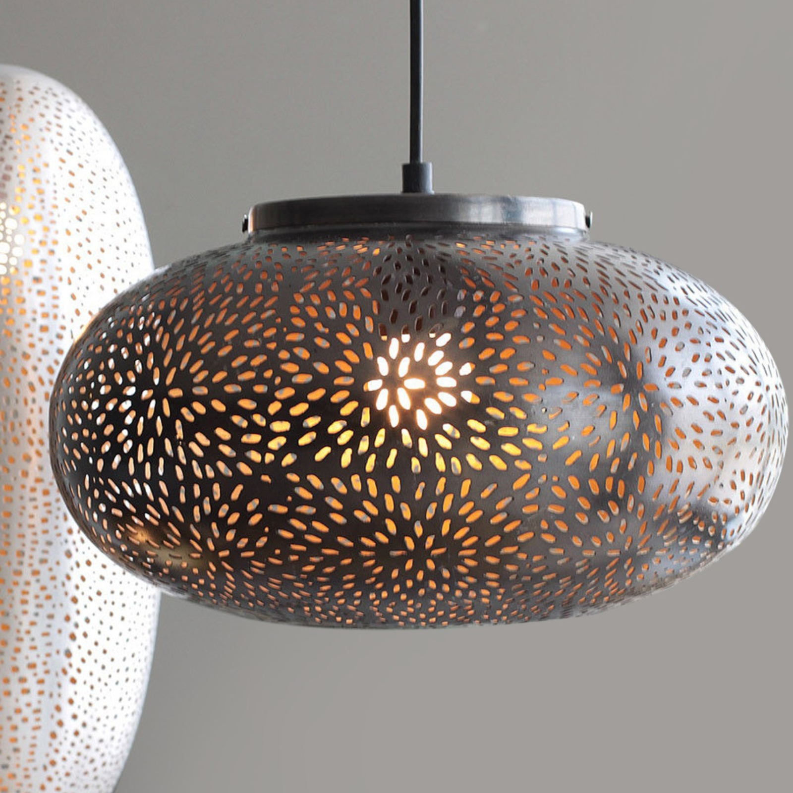 Metal on sale hanging lamp