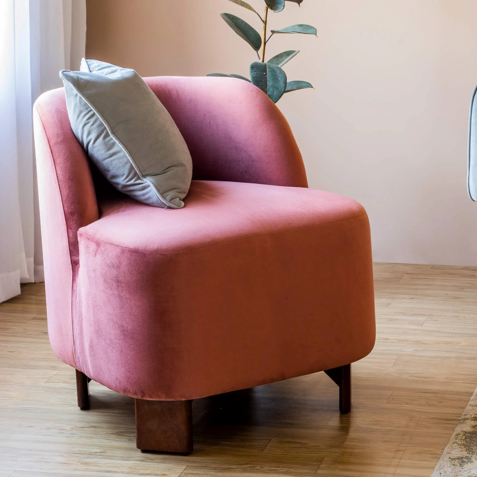 Maru Lounge Chair Coral Pink