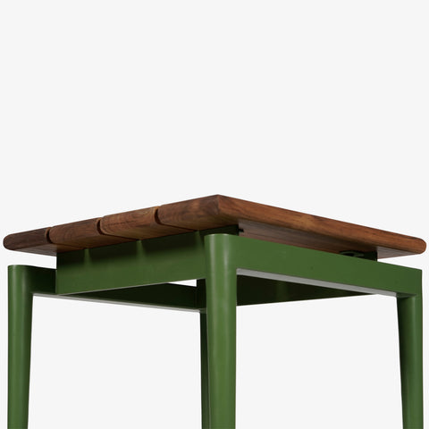 closeup iew of outdoor dining table