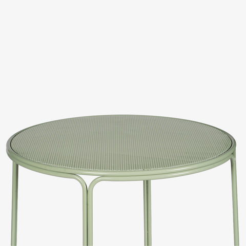 front view of outdoor dining table