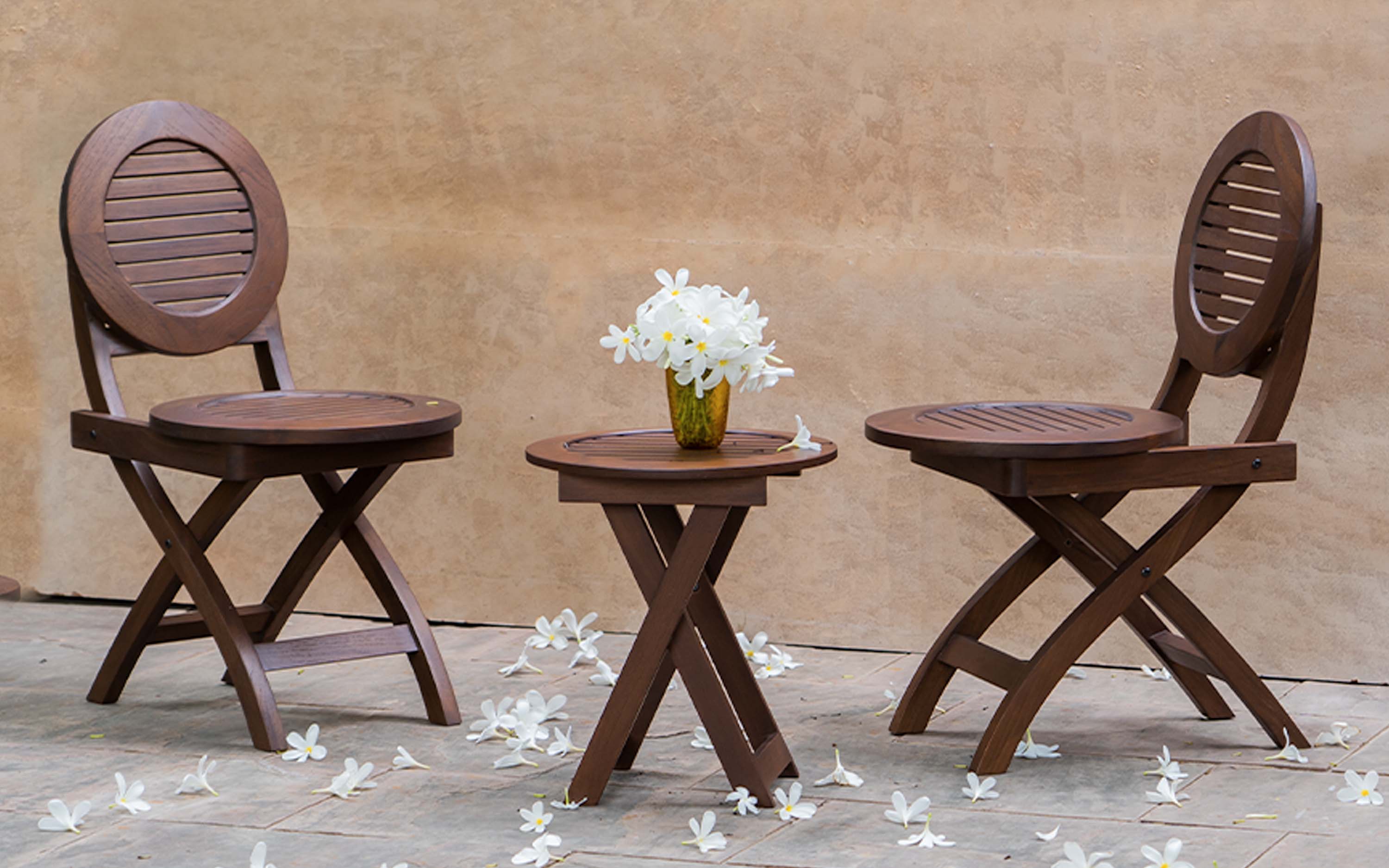 Alfresco Outdoor Folding Chairs with round stool. Unveil the ease of Stain-Free Furniture: Marvels that repel spills!
