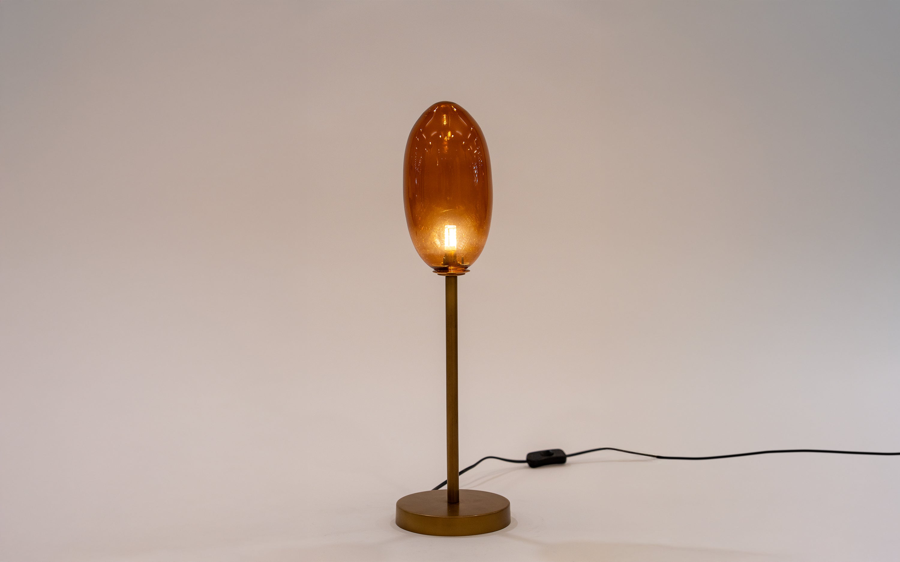 Astra Table Lamp - Close shot - from upper angle - Orange Tree