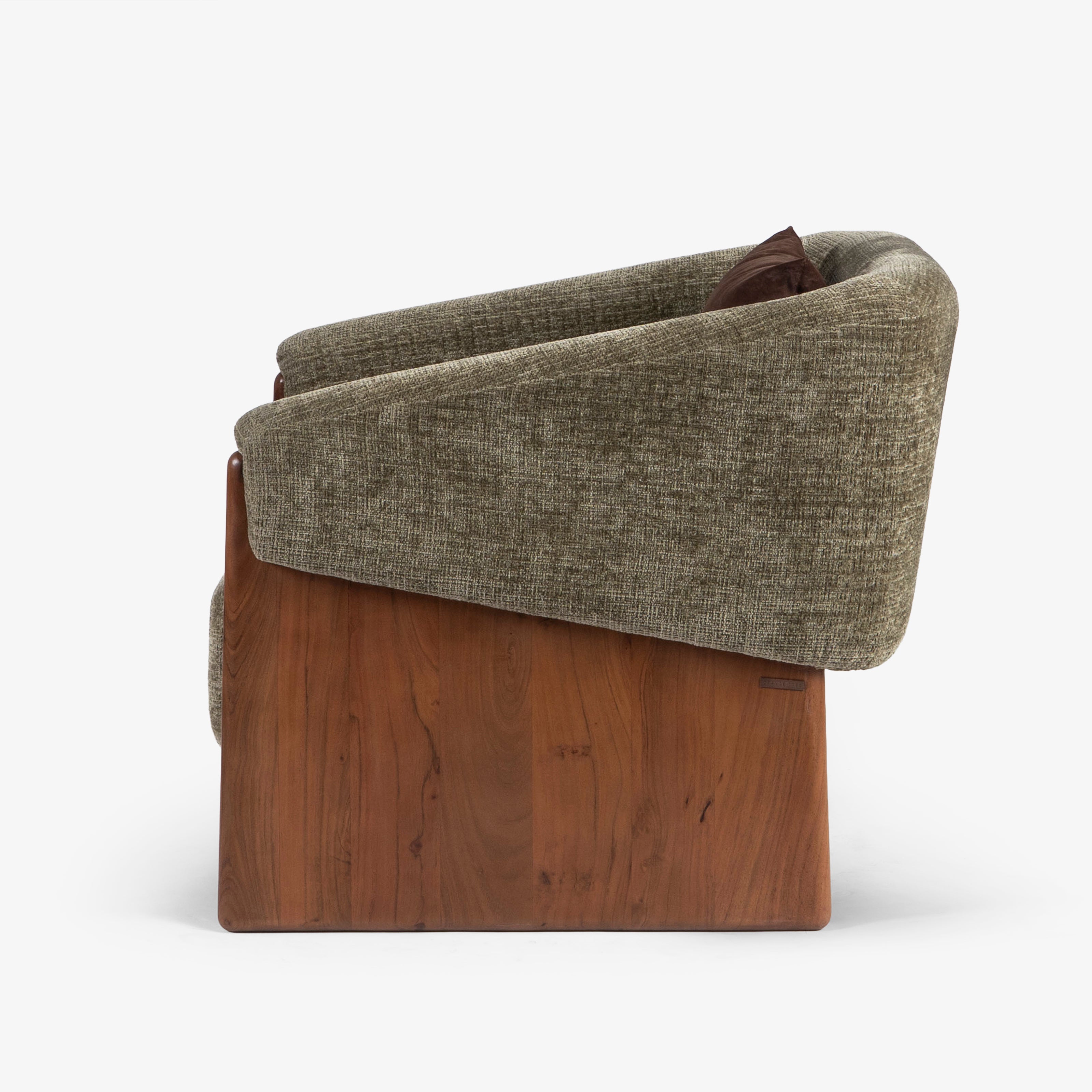 Side view wooden base