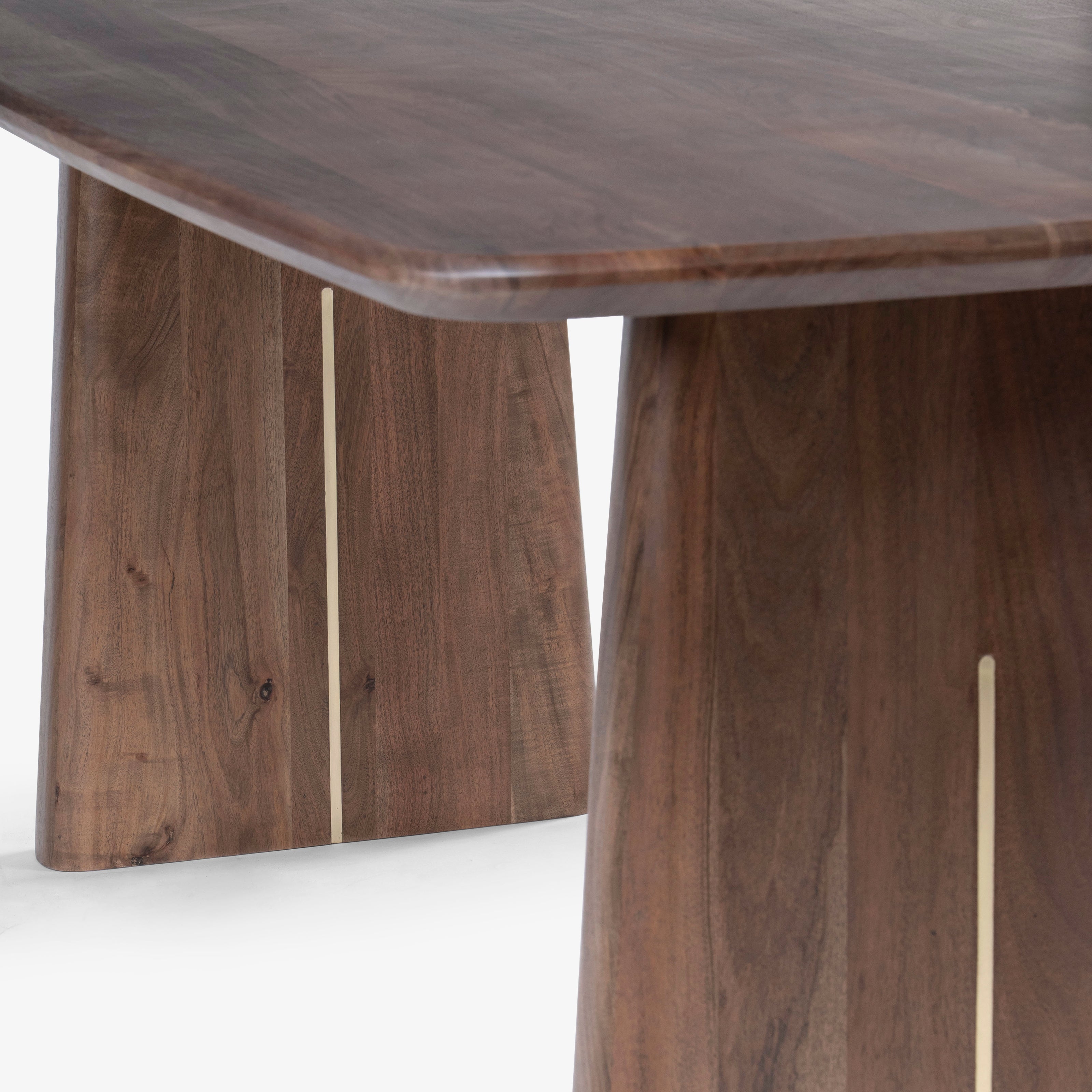 Thick wooden leg detail