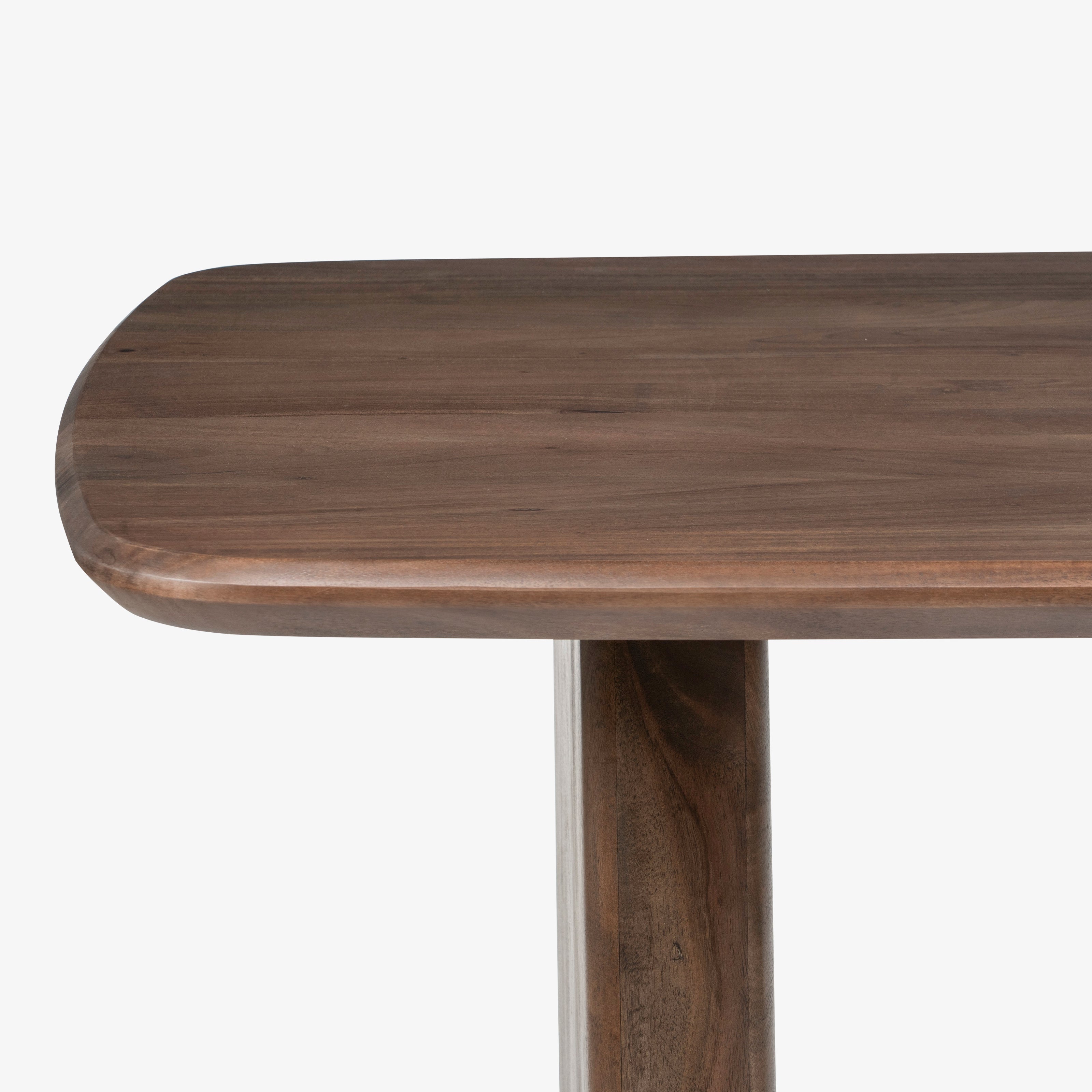 Rounded table corner detail