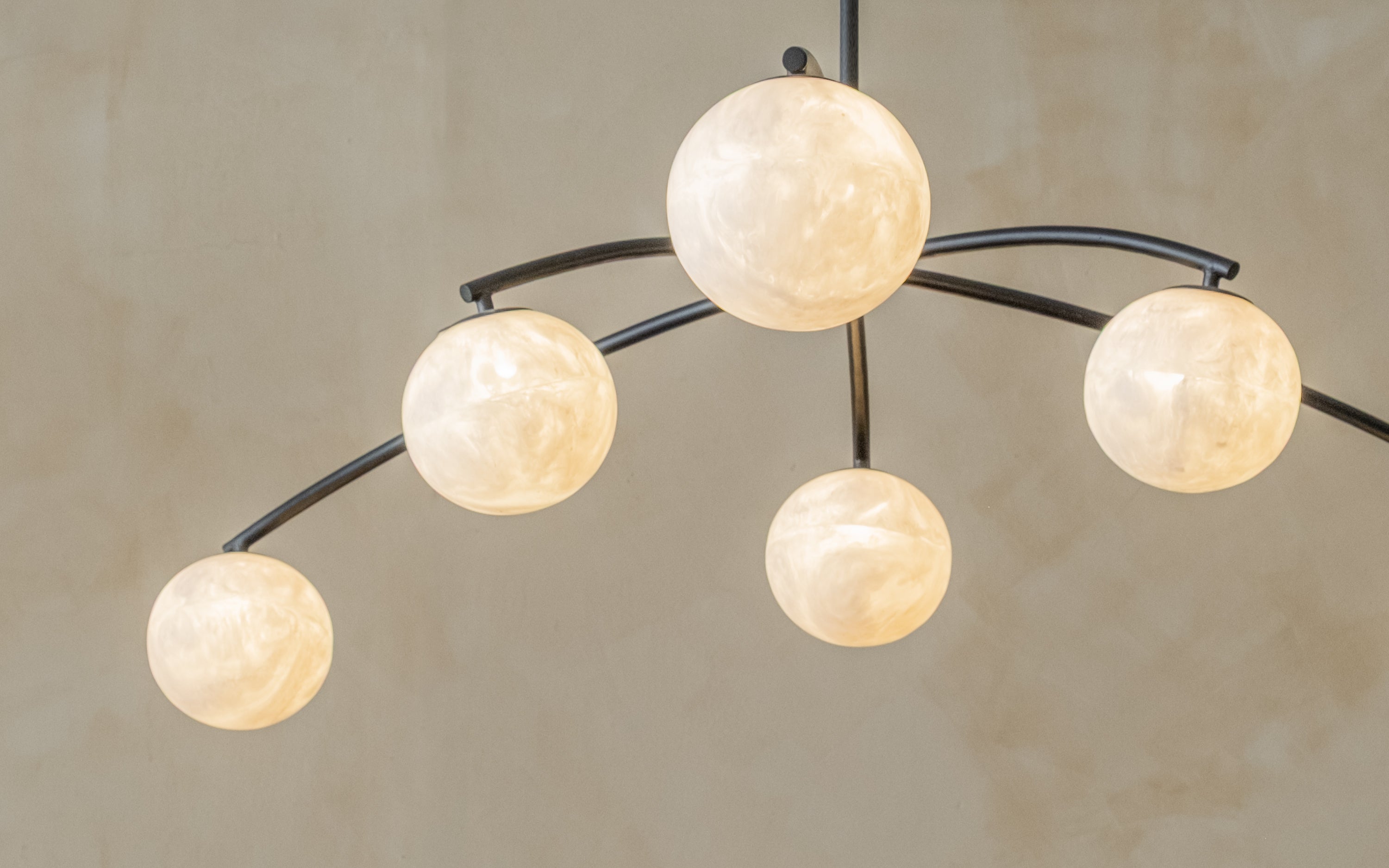 Eos Chandelier - Close shot - from upper angle - Orange Tree