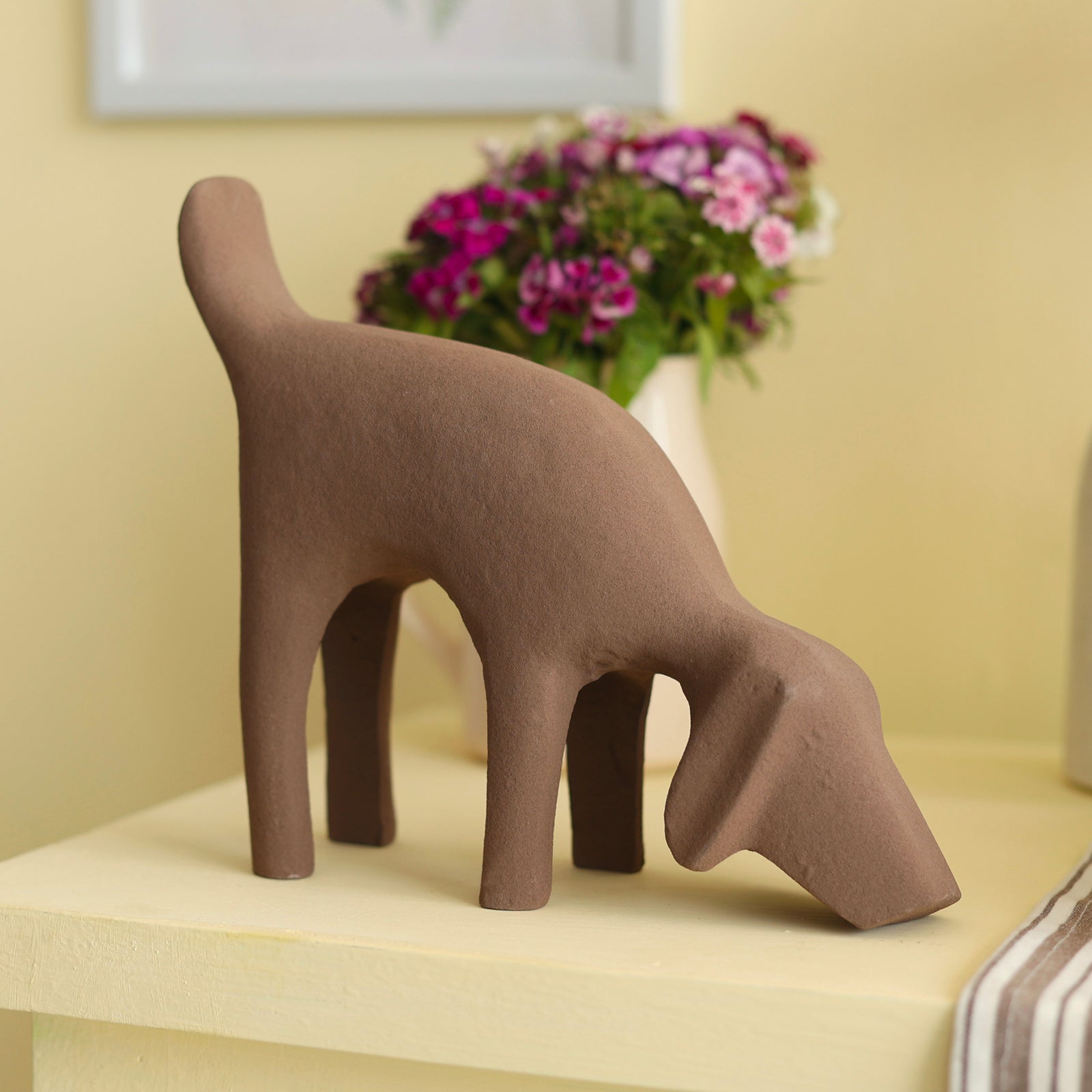 Fido Bend Table Decor