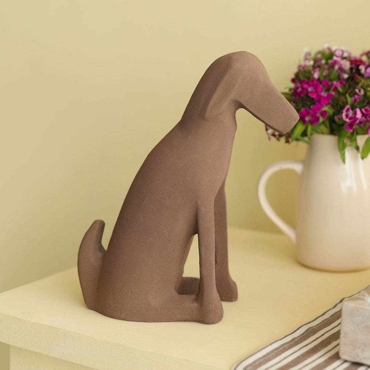 Fido Sit Table decor