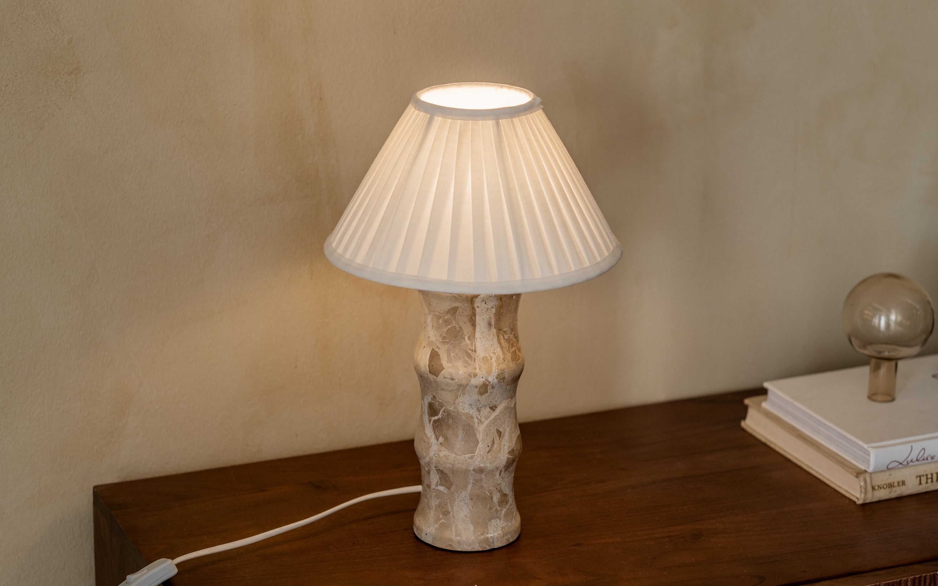 Halo Small Table Lamp - Close shot - Orange Tree