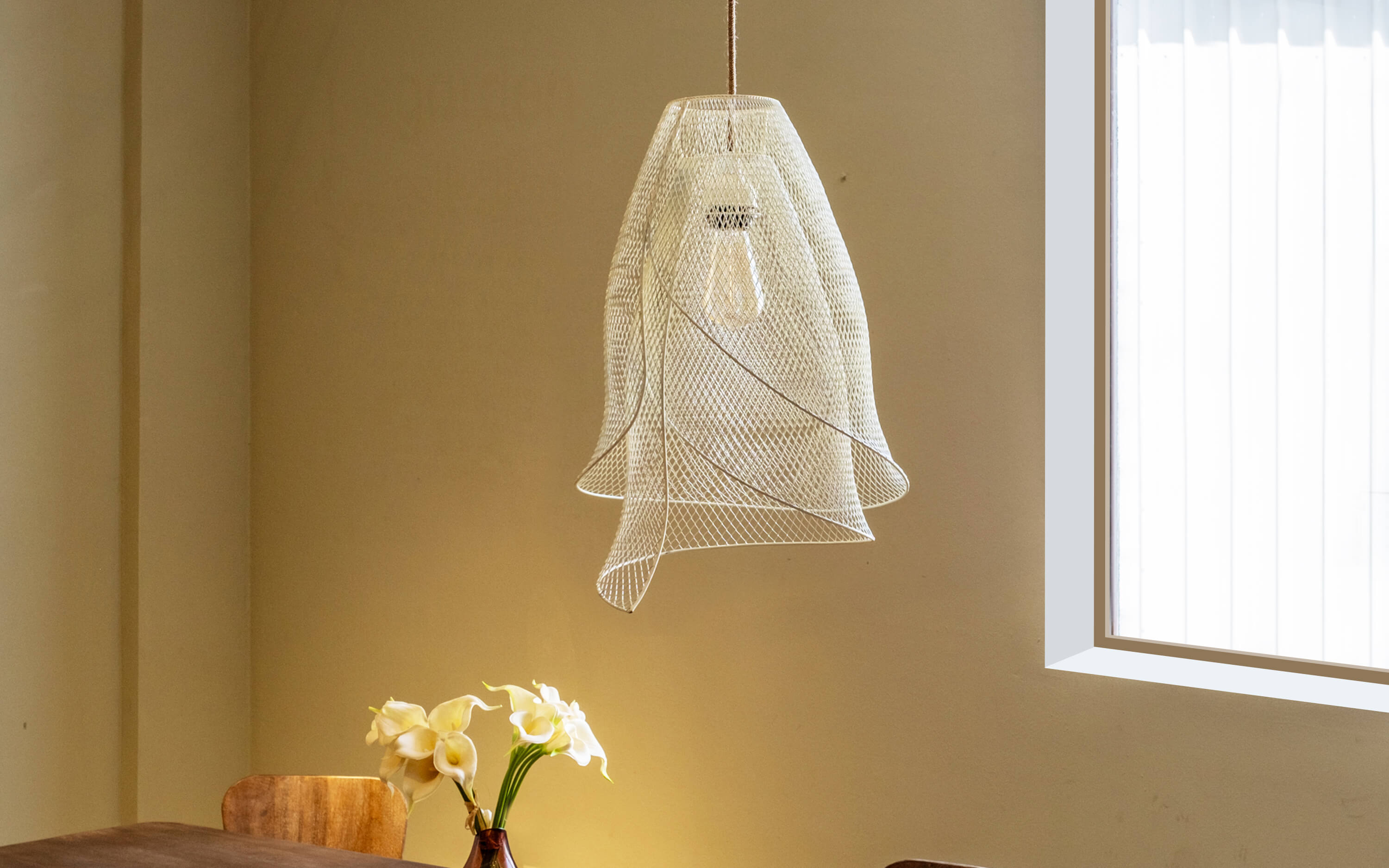 Lily Hanging Lamp