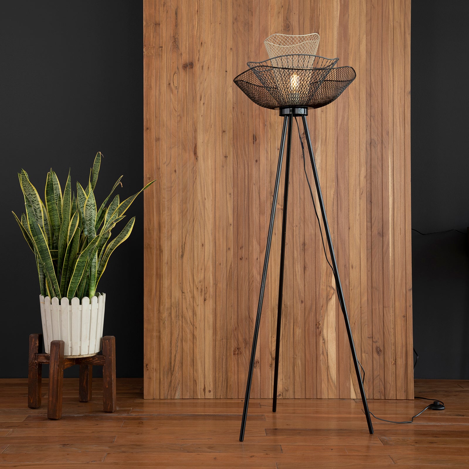 Mallawi Black Floor Lamp