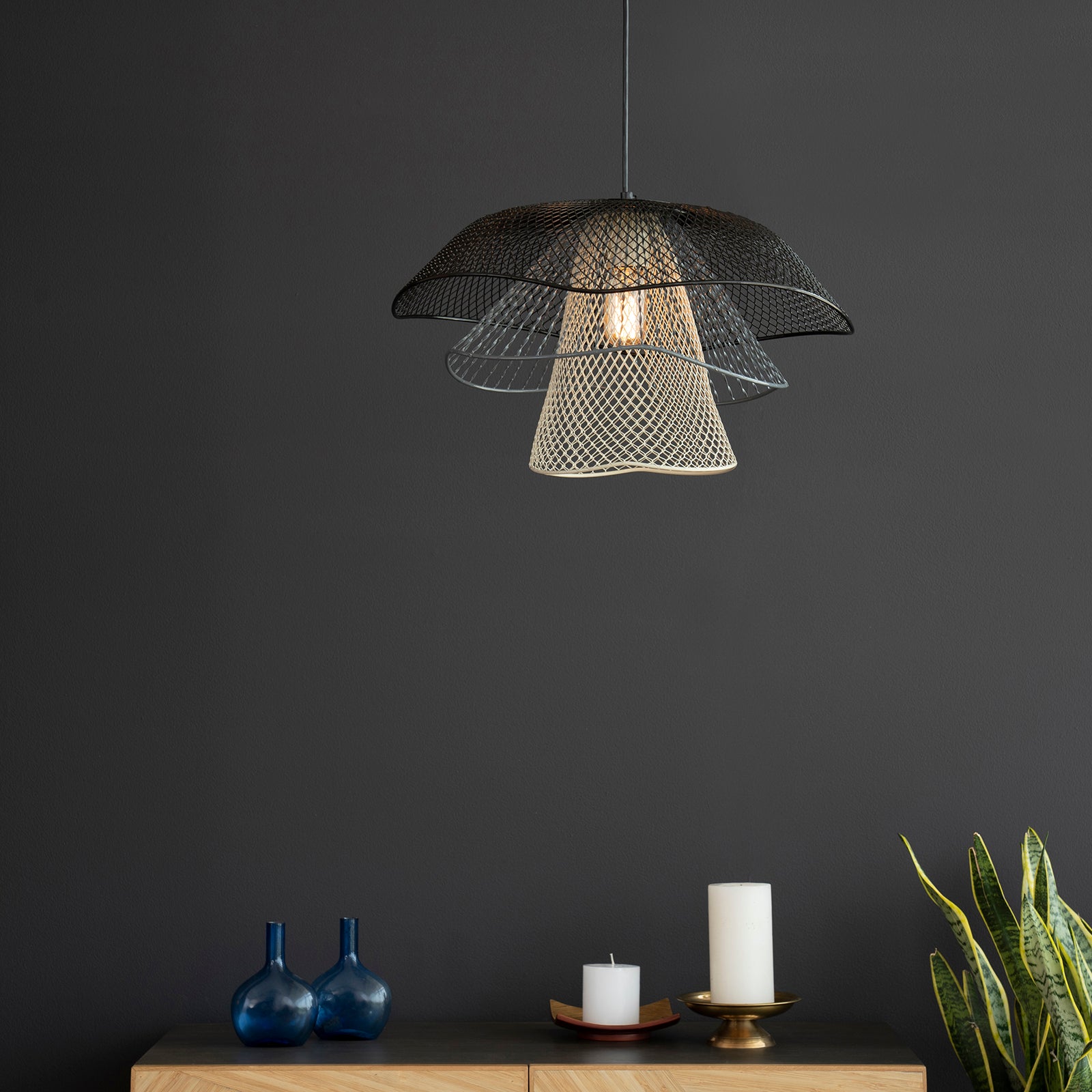 Mallawi Black Hanging Lamp