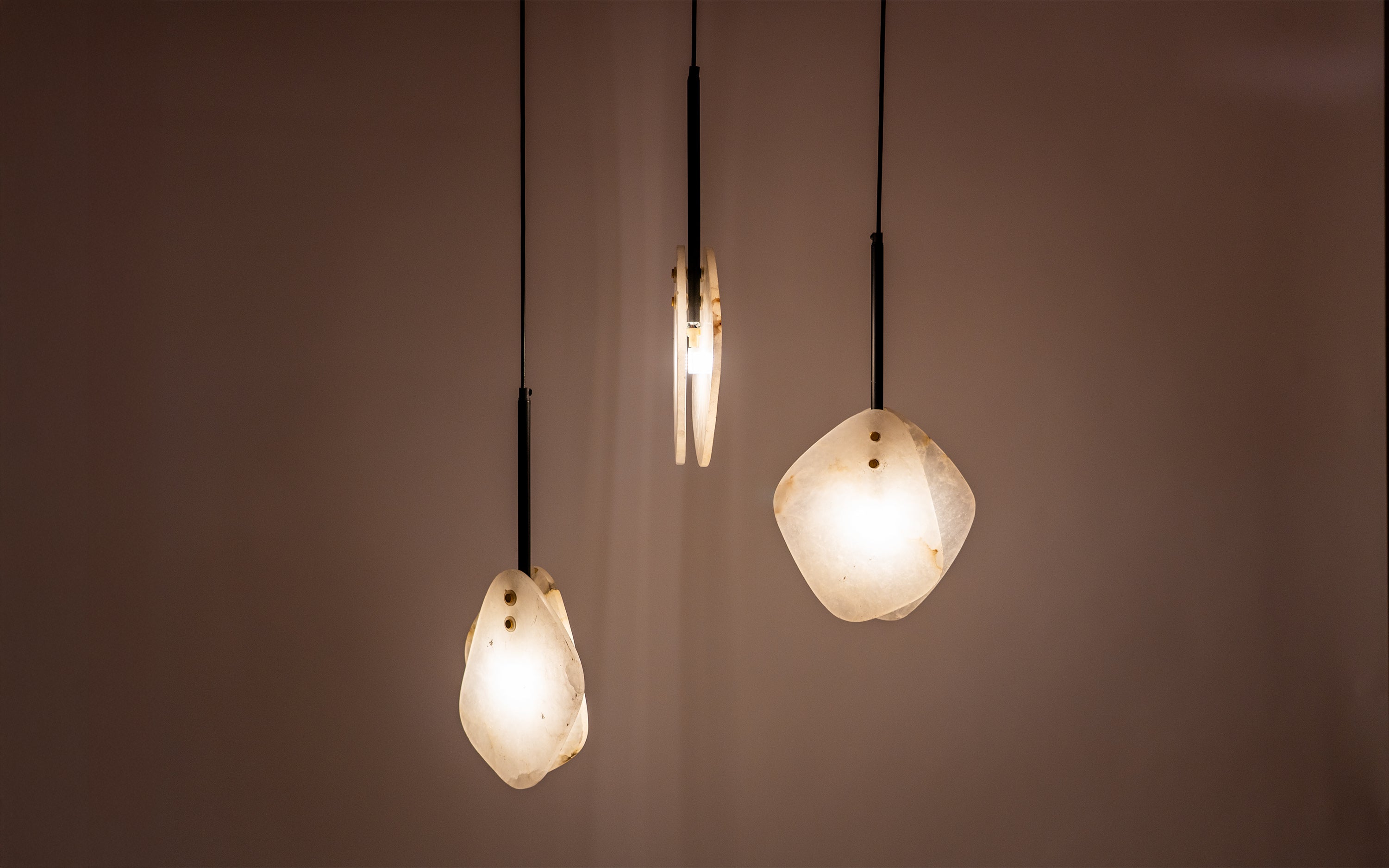 Nara Cluster Hanging Lamp of 3 in Alabaster & Black Metal - with white background - Orange Tree