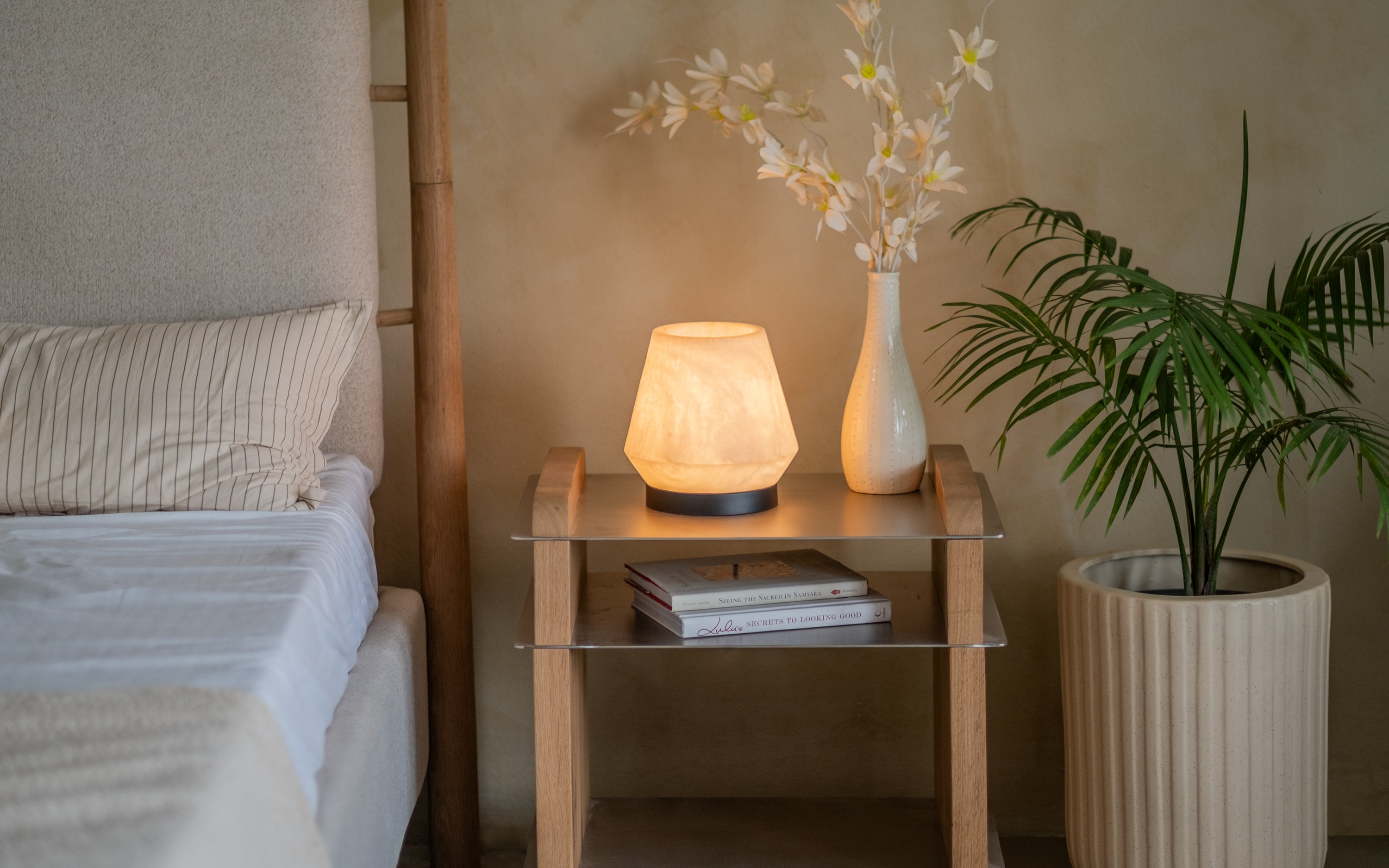 Orira Small Round Table Lamp | Marble Resin with Black Base - Orange Tree