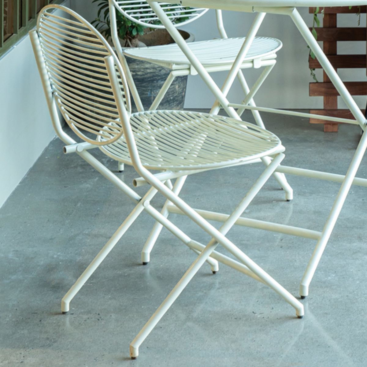 Patio Off White Folding Chair