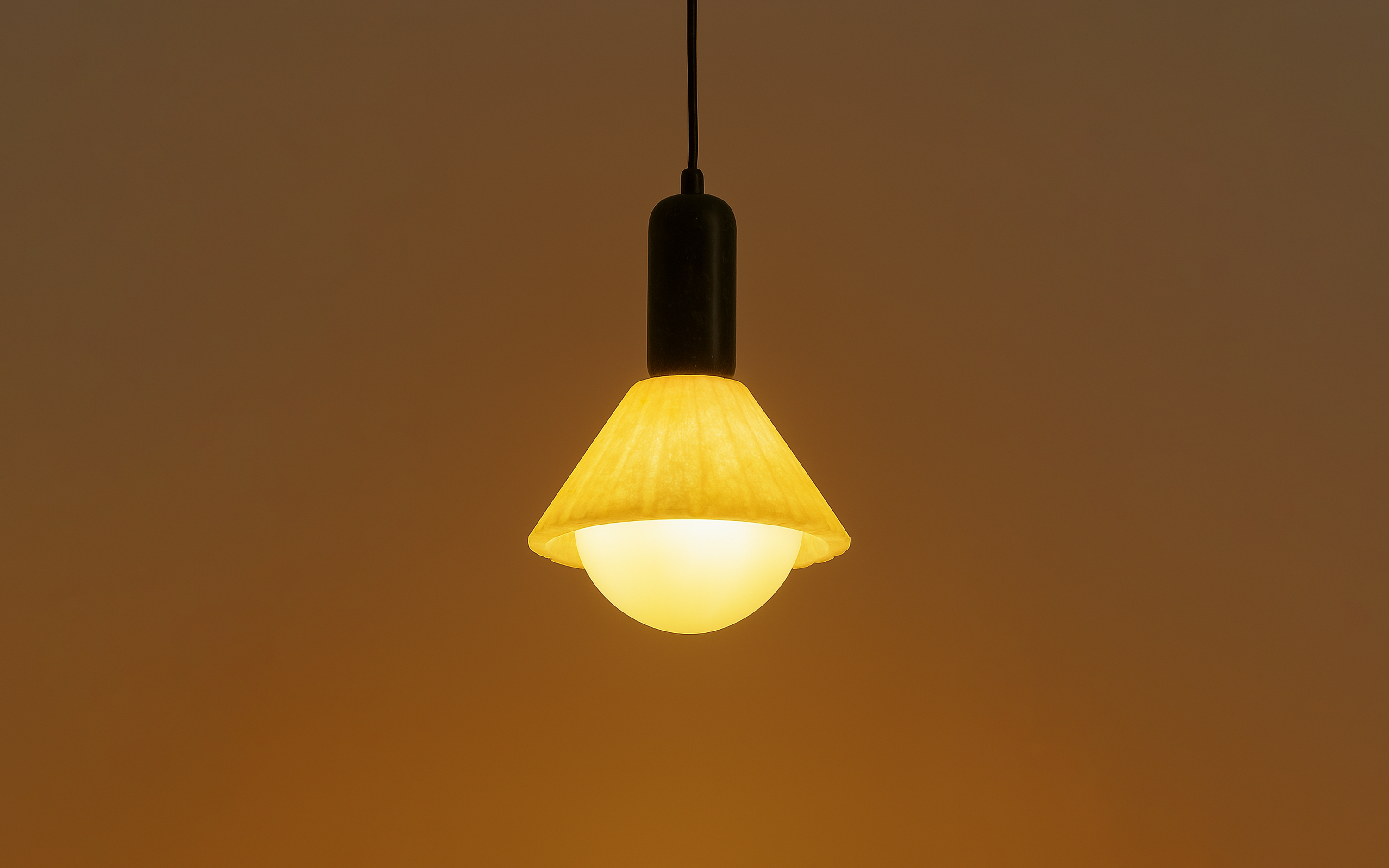 Pollux Hanging Lamp - Close shot - from upper angle - Orange Tree