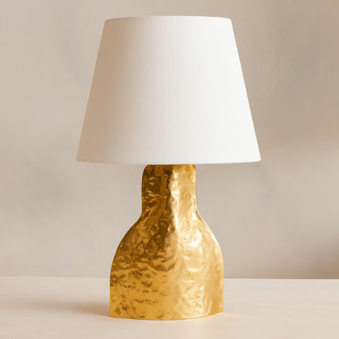 Detailed view of the intersecting brass frame, a premium choice for home decor lamps.