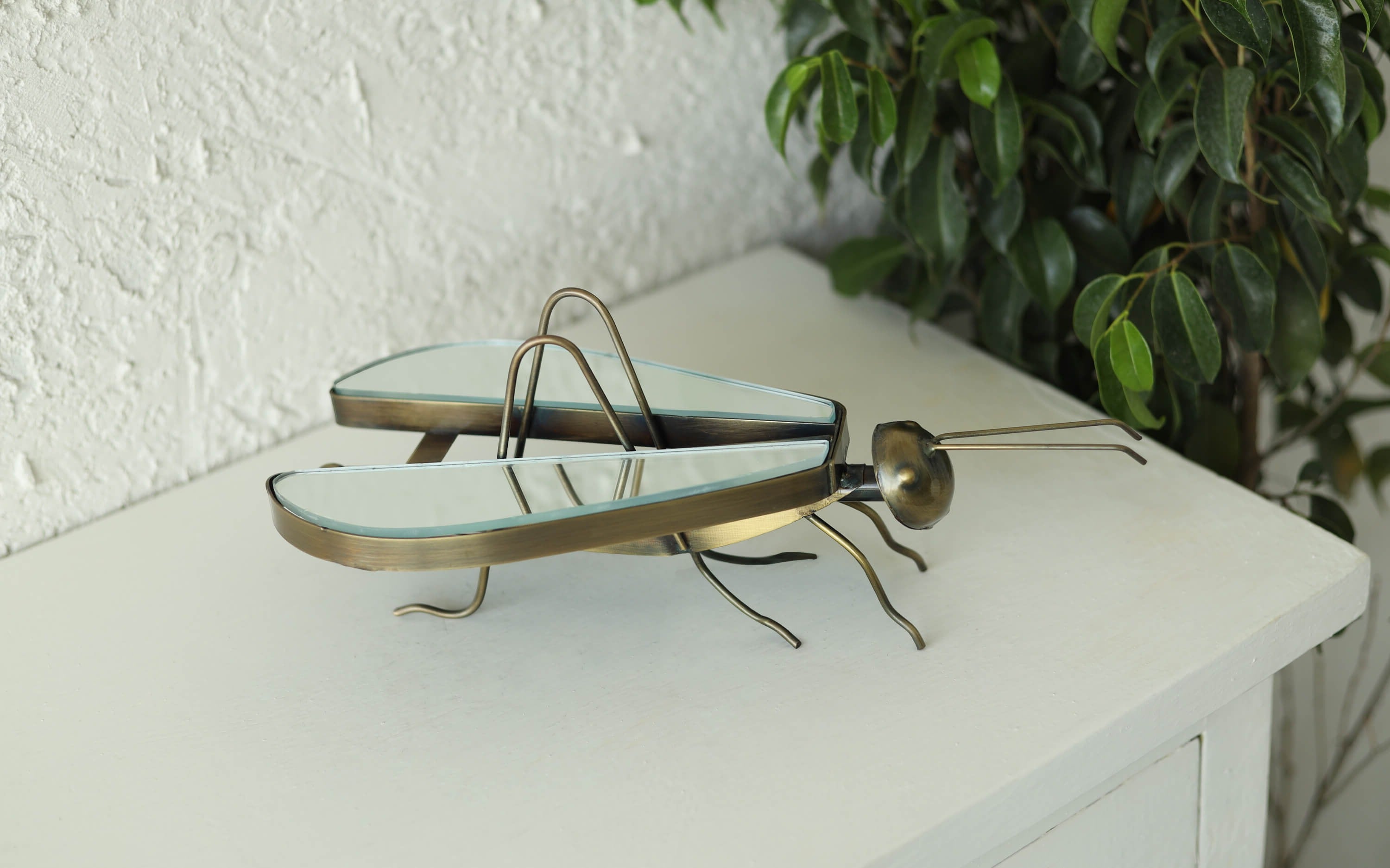 Grasshopper Table Decor for a Rich Luxury Room - Orange Tree Home