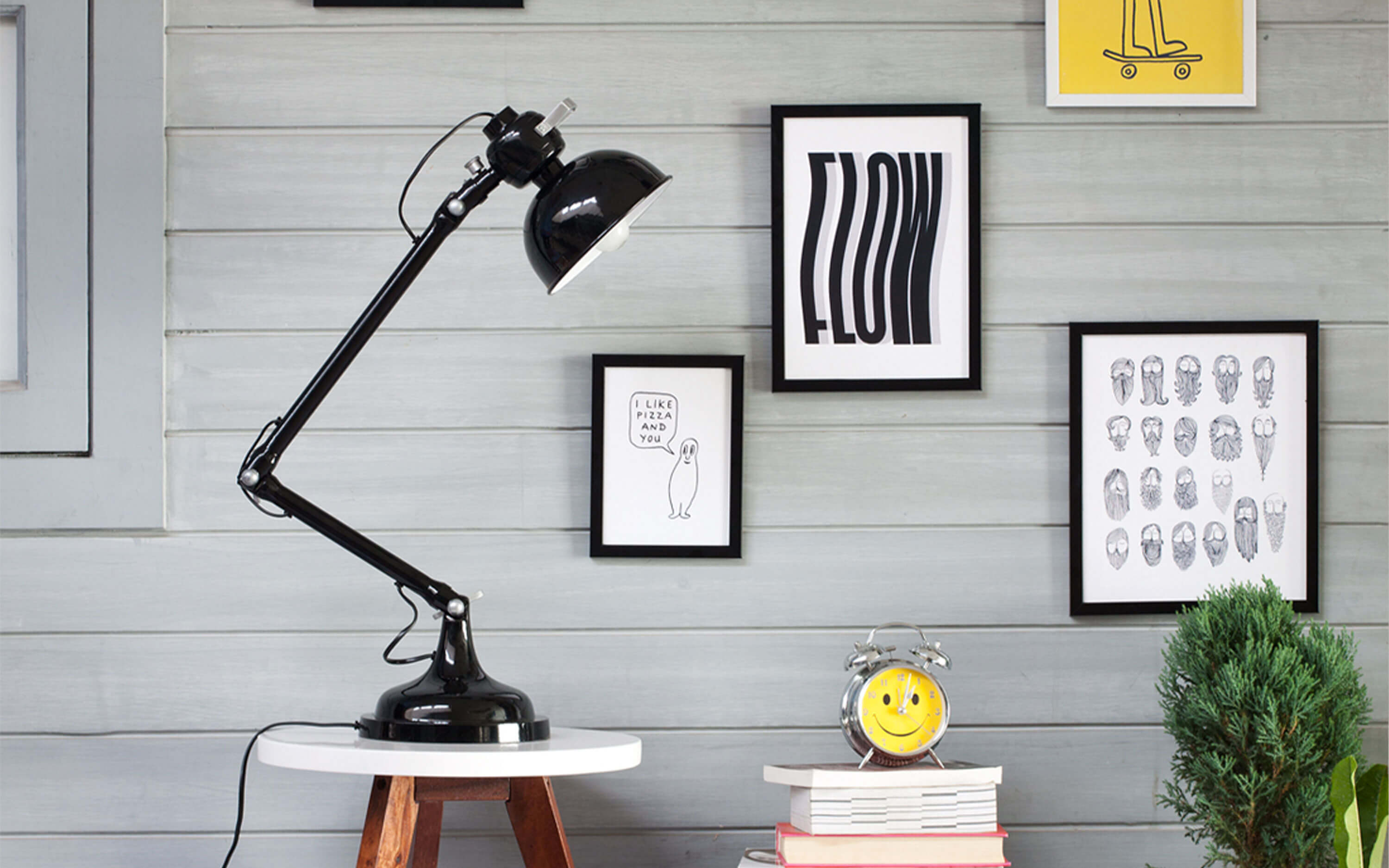 Weasley Study Lamp - Close shot - Orange Tree