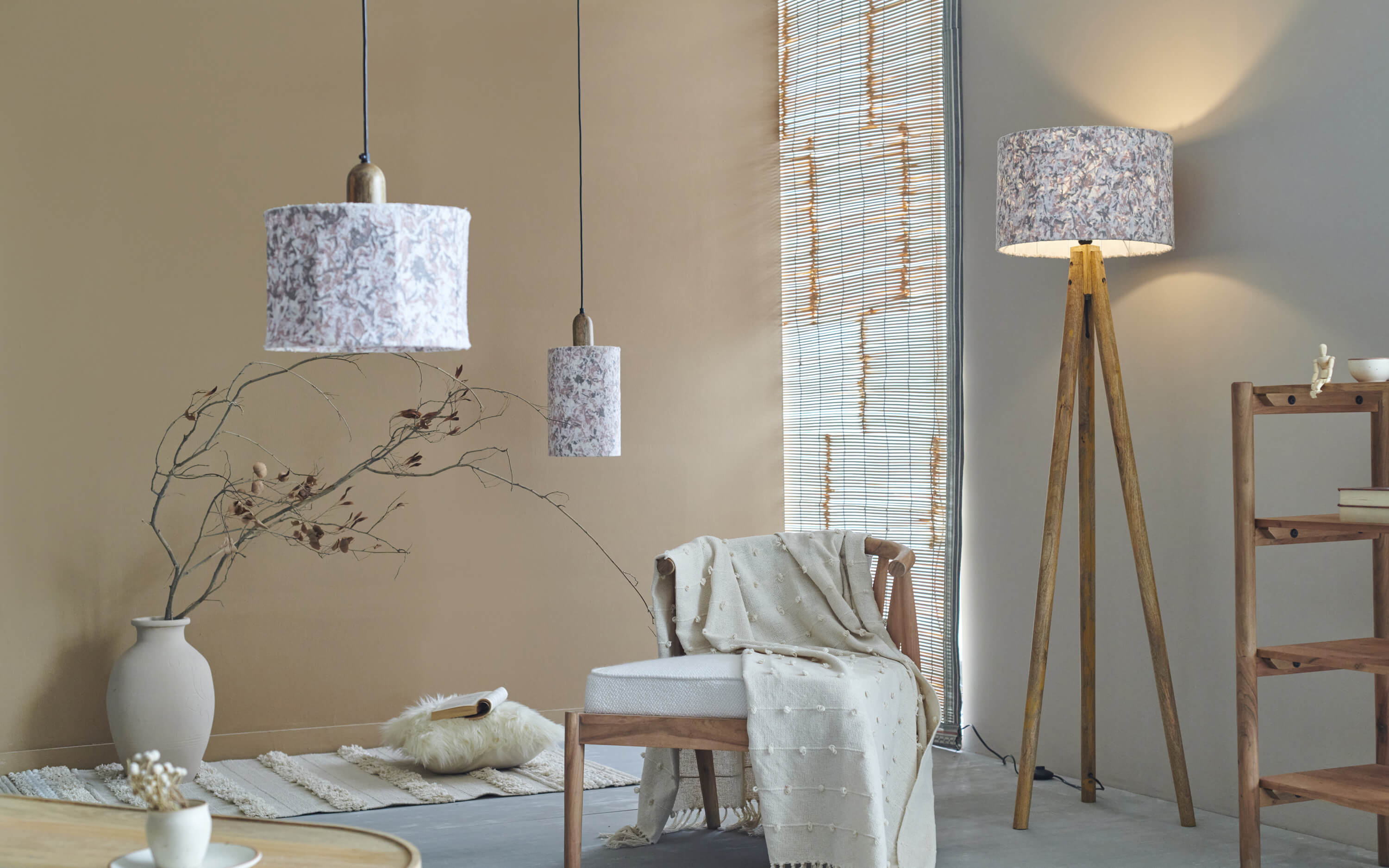 Flake Tripod Wooden Floor Lamp | Beige - Close shot - Orange Tree