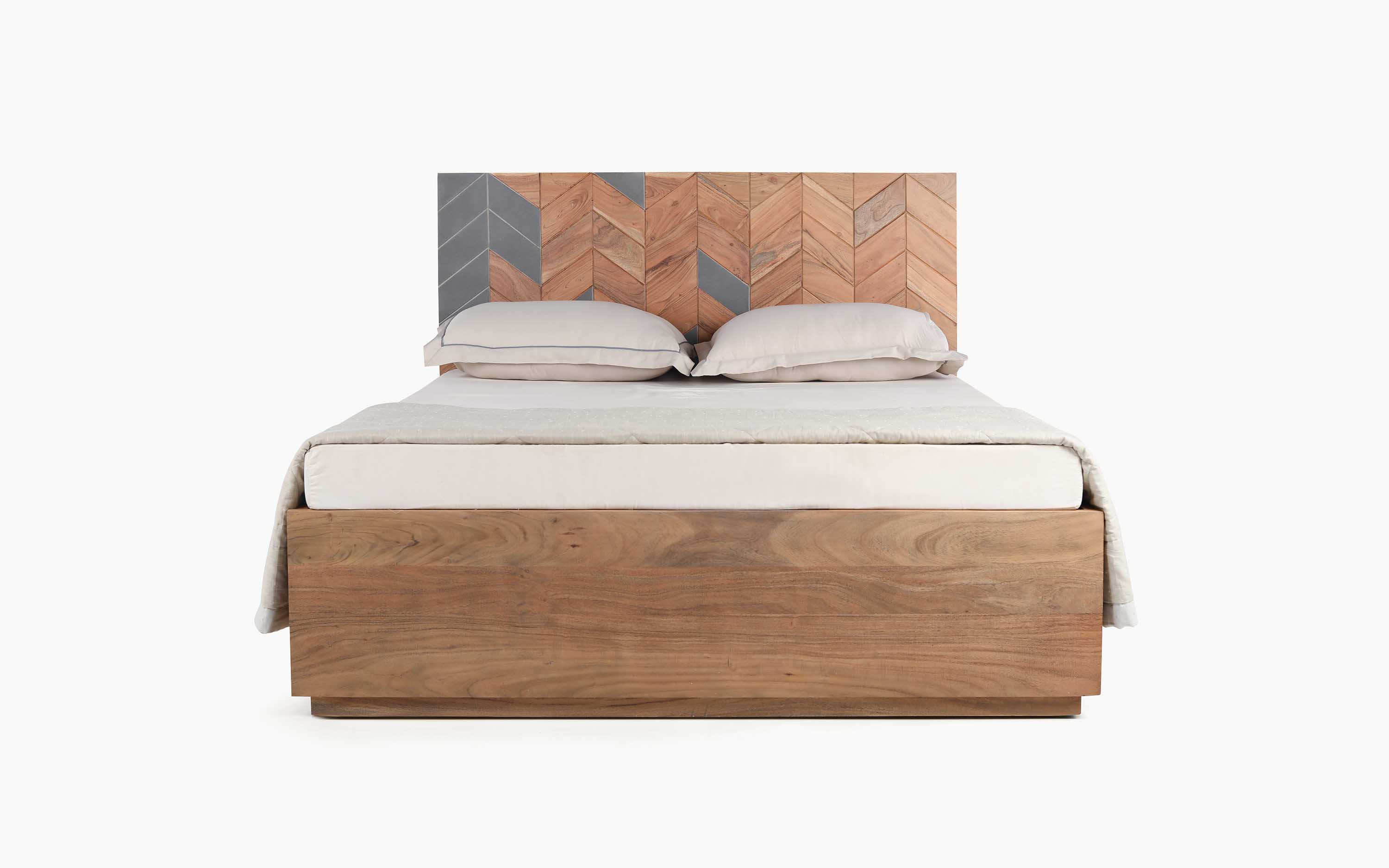 Mazi Queen Hydraulic Bed - Close shot - Orange Tree