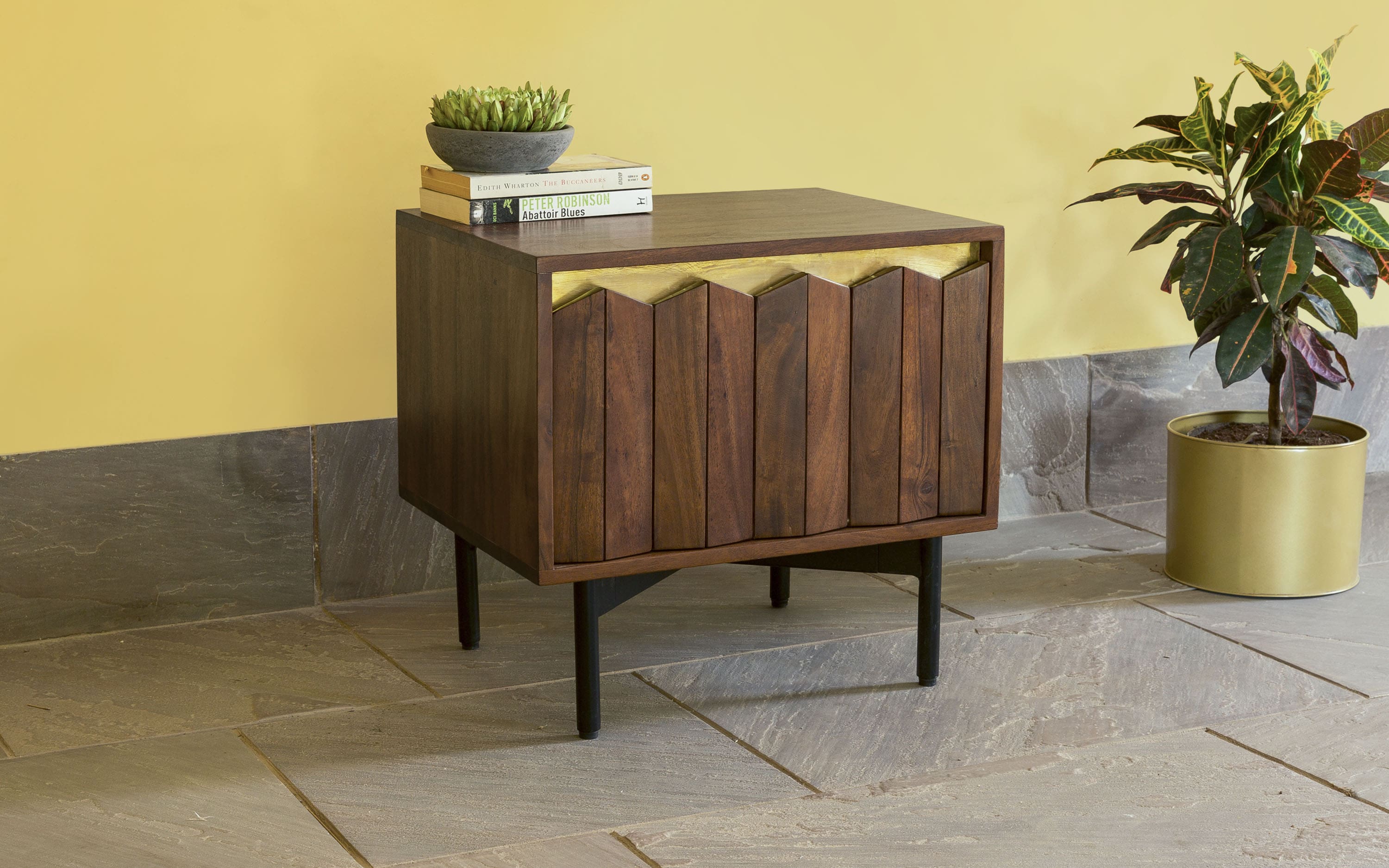 Kites Outdoor Side Table View - Orange Tree Home 